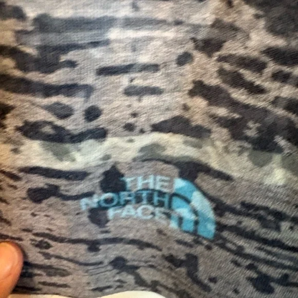 The North Face Blue Striped V-Neck Tee Women’s Large Outdoor T-Shirt - Picture 4 of 5